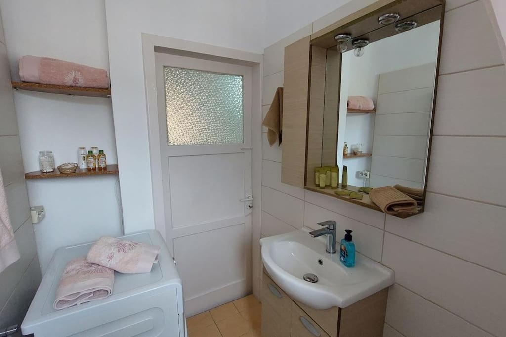Old Port View Apartment, Διαμέρισμα Στο Κέντρο 2 Υπνοδωματίων Corfu  ภายนอก รูปภาพ